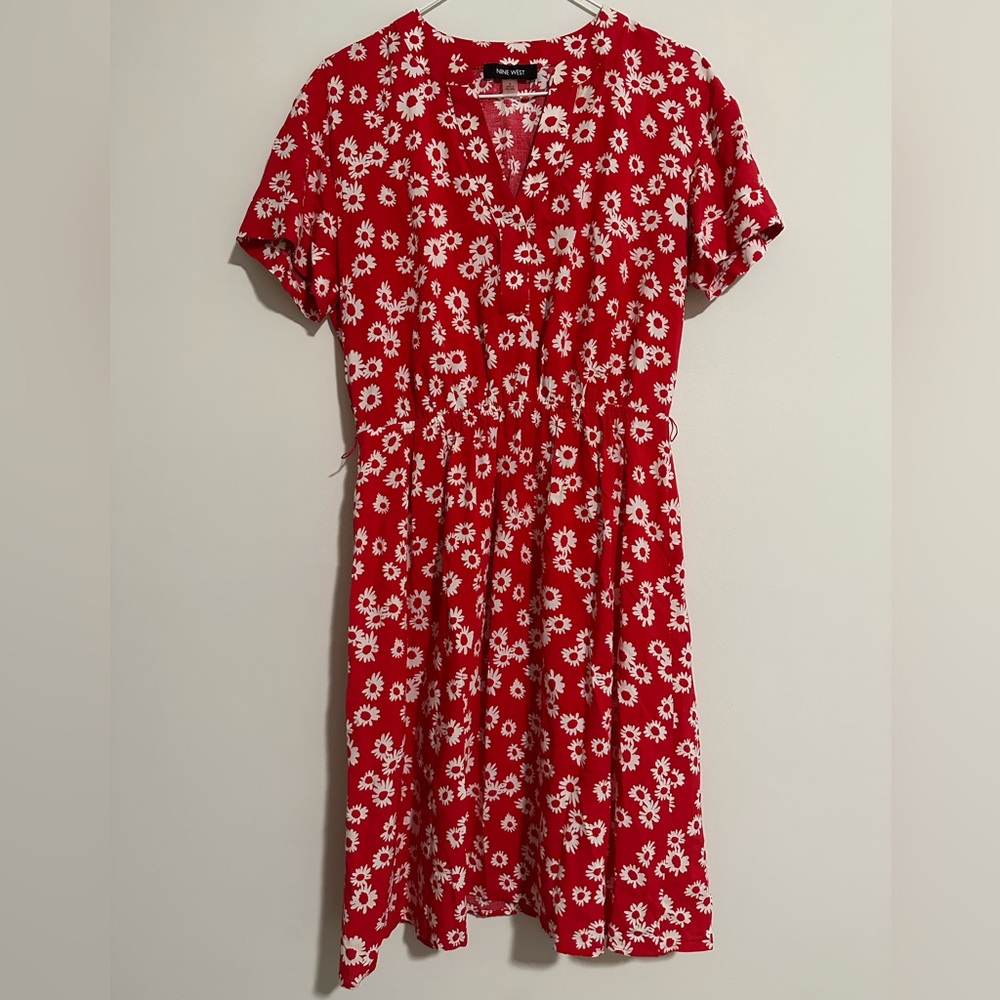 Nine West - Red with white flowers - size 4